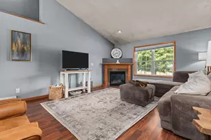 1578 Lone Oak Dr, Neenah, WI 54956 - Photo 2