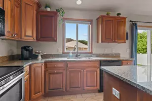 1578 Lone Oak Dr, Neenah, WI 54956 - Photo 8