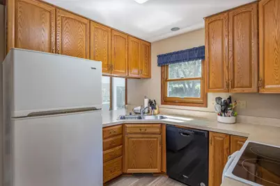 1710 Arlington Drive, Oshkosh, WI 54904 - Photo 8