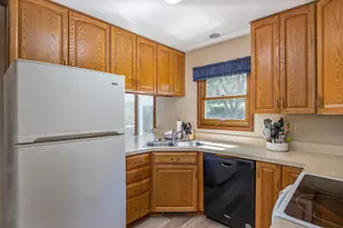 1710 Arlington Dr, Oshkosh, WI 54904 - Photo 8