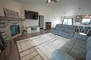 461 Highland Meadow Trail, Pulaski, WI 54162 - Photo 2
