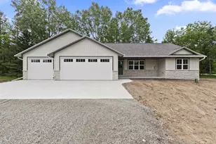 N4748 Arroyo Ct, Krakow, WI 54137 - Photo 2