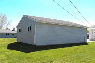 941 S 41st St, Manitowoc, WI 54220 - Photo 24