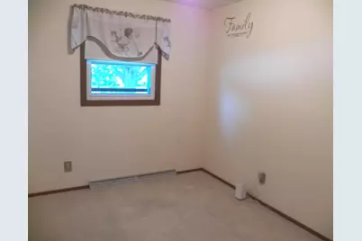 941 S 41st Street, Manitowoc, WI 54220 - Photo 8