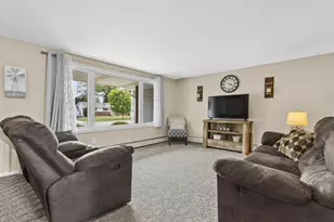 1396 Ponderosa Ave, Green Bay, WI 54313 - Photo 8