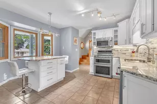 715 Hawthorn Dr, West Bend, WI 53095 - Photo 6