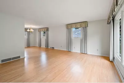 915 Tommark Street, Green Bay, WI 54304 - Photo 10