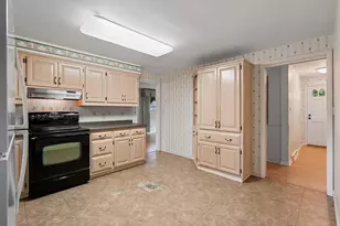 915 Tommark St, Green Bay, WI 54304 - Photo 16