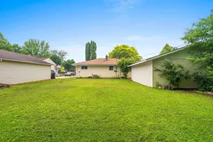 637 E Wilson Ave, Appleton, WI 54915 - Photo 4