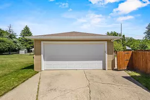 2700 N Lillian Ct, Appleton, WI 54911 - Photo 40