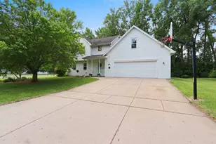 2098 S Rock River Cir, De Pere, WI 54115 - Photo 36