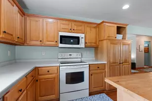 2098 S Rock River Cir, De Pere, WI 54115 - Photo 8