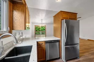 646 St Martin Ct, Green Bay, WI 54311 - Photo 10