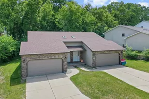 646 St Martin Ct, Green Bay, WI 54311 - Photo 2