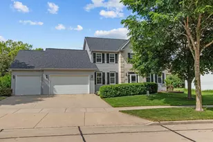 224 E Carrington Ln, Appleton, WI 54913 - Photo 2