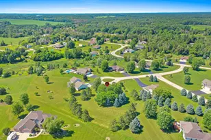 3386 Hawkeye Ct, Suamico, WI 54313 - Photo 46