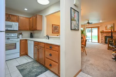 88 Spencer Village Court, Appleton, WI 54914 - Photo 8