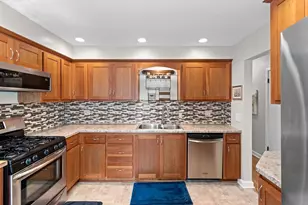 1253 Marian Ln, Green Bay, WI 54304 - Photo 6