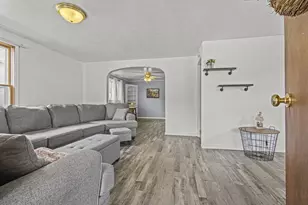 1054 Tyler Ave, Oshkosh, WI 54902 - Photo 4