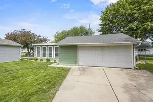 1054 Tyler Ave, Oshkosh, WI 54902 - Photo 18