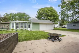 1054 Tyler Ave, Oshkosh, WI 54902 - Photo 2