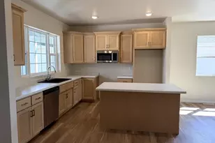 2203 Golden Gate Dr, Appleton, WI 54913 - Photo 2