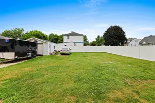 907 Elmore St, Green Bay, WI 54303 - Photo 10