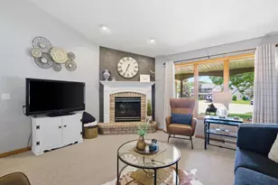 205 Oak Knoll Ct, Hortonville, WI 54944 - Photo 4