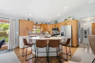 205 Oak Knoll Ct, Hortonville, WI 54944 - Photo 6