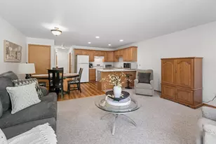 2127 Royal Crest Cir, Green Bay, WI 54311 - Photo 4