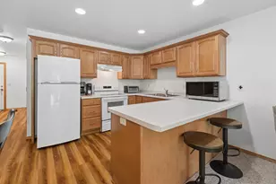 2127 Royal Crest Cir, Green Bay, WI 54311 - Photo 8