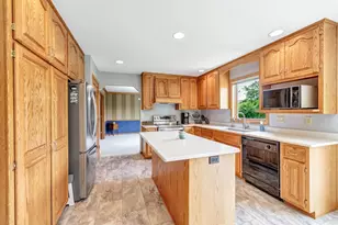 1990 Tyler Ln, De Pere, WI 54115 - Photo 10