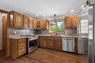 926 Millbrook Dr, Neenah, WI 54956 - Photo 8