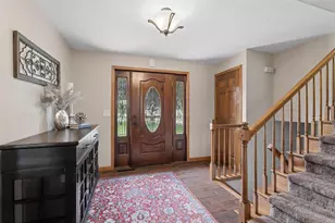 926 Millbrook Dr, Neenah, WI 54956 - Photo 2