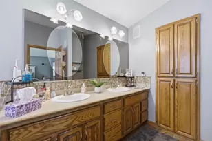 926 Millbrook Dr, Neenah, WI 54956 - Photo 16