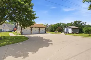 926 Millbrook Dr, Neenah, WI 54956 - Photo 32