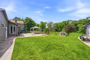 926 Millbrook Dr, Neenah, WI 54956 - Photo 34
