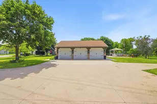 926 Millbrook Dr, Neenah, WI 54956 - Photo 32