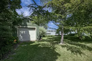 402 E Wisconsin Ave, Neenah, WI 54956 - Photo 18