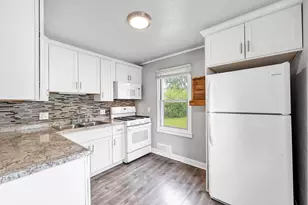 1160 12th Ave, Green Bay, WI 54304 - Photo 6