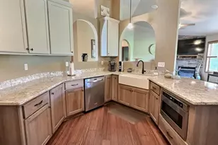 1085 Hillwood Run Dr, Oshkosh, WI 54901 - Photo 6