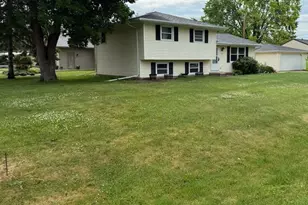 1021 Claude St, Menasha, WI 54952 - Photo 2
