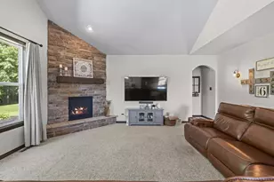 W7574 Cross Country Ln, Hortonville, WI 54944 - Photo 14