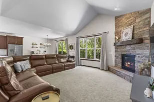 W7574 Cross Country Ln, Hortonville, WI 54944 - Photo 4