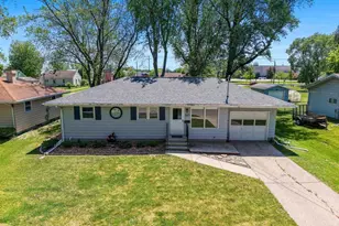 947 Redley Ct, Green Bay, WI 54304 - Photo 2