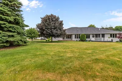 111 Regent Place, Neenah, WI 54956 - Photo 8
