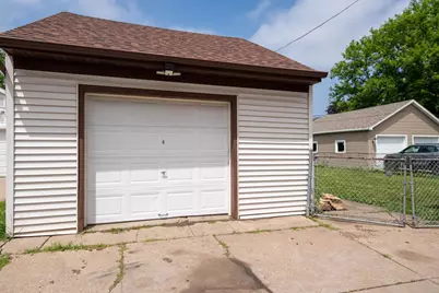 318 Hudson Avenue, Oshkosh, WI 54900 - Photo 18