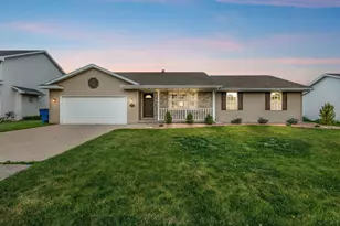 1085 Grassymeadow Ln, Menasha, WI 54952 - Photo 2