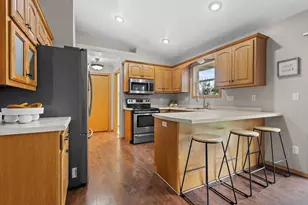 1085 Grassymeadow Ln, Menasha, WI 54952 - Photo 14