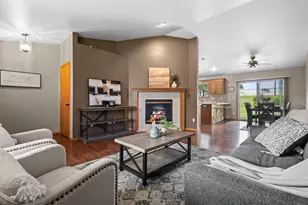 1085 Grassymeadow Ln, Menasha, WI 54952 - Photo 8